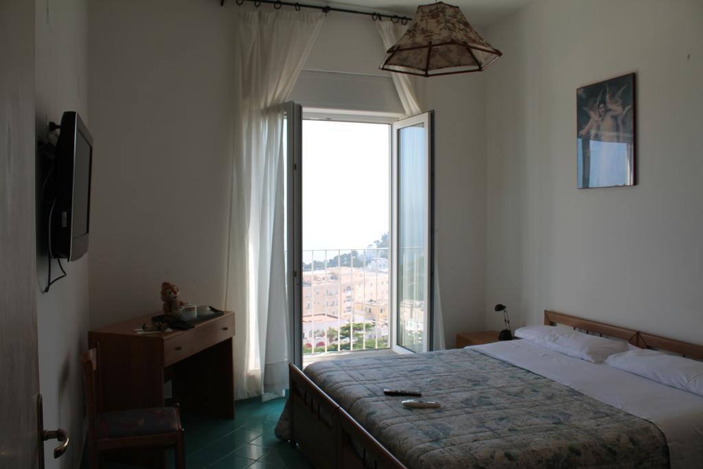 Esperia Hotel 3*